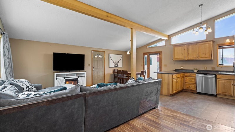 810 E Spring