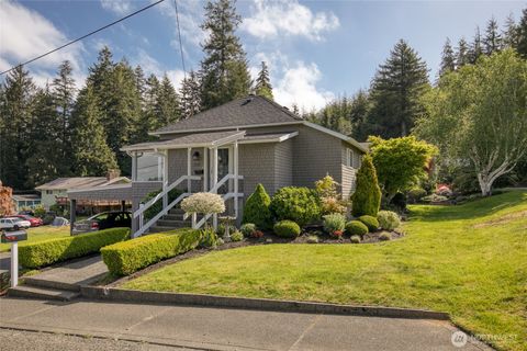 Photo of 1900 Ranier Street, Aberdeen, WA 98520 (MLS # 2521707)