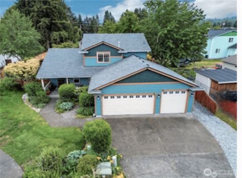 Photo of 807 21st Street NW, Puyallup, WA 98371 (MLS # 2425536) Photo of 807 21st Street NW, Puyallup, WA 98371 (MLS # 2425536)