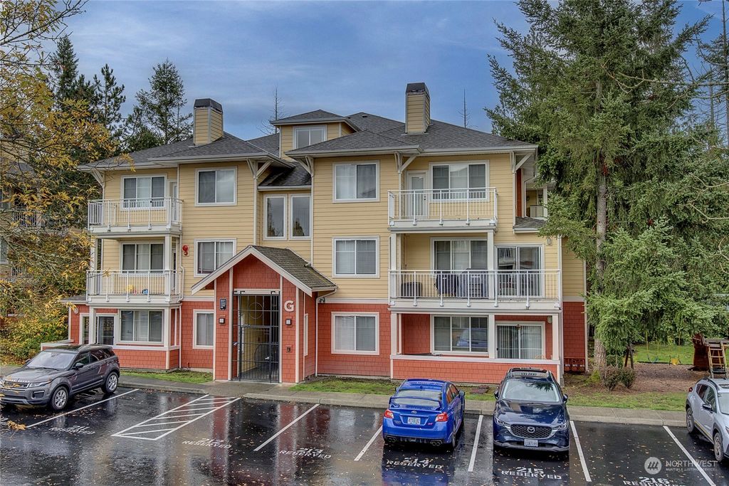 Photo of 501 225th Lane NE #G301, Sammamish, WA 98074 (MLS # 2170716)