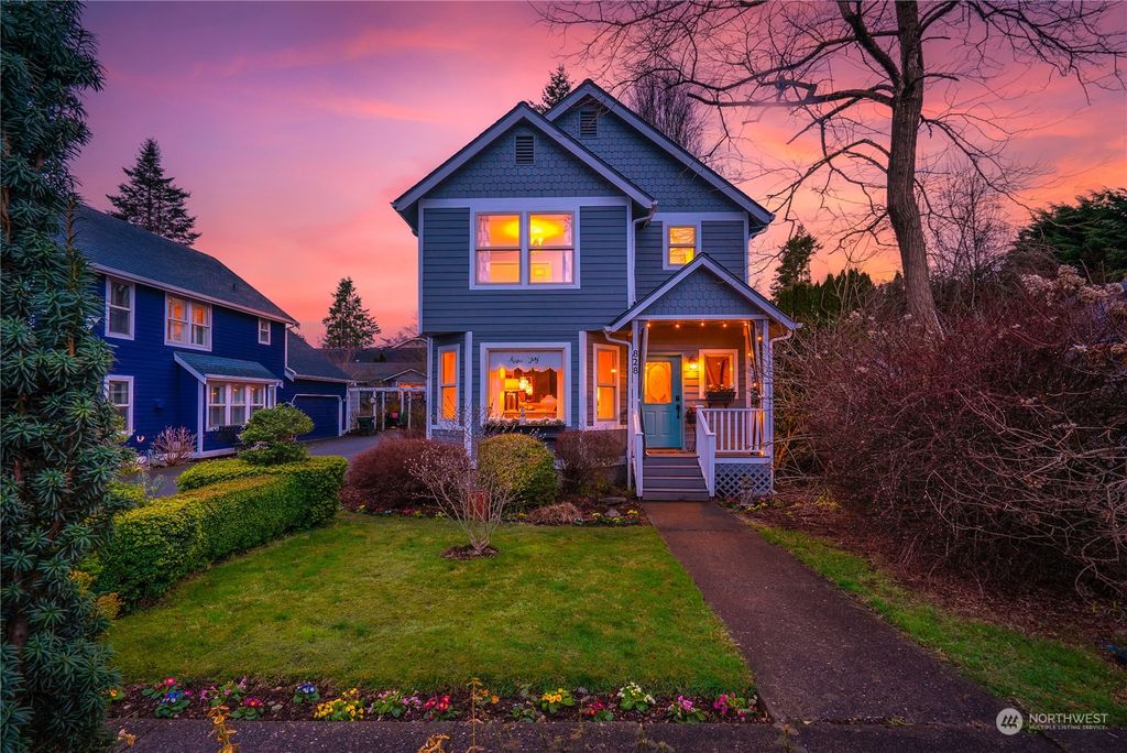 Photo of 828 Pine Avenue, Snohomish, WA 98290 (MLS # 2039593)