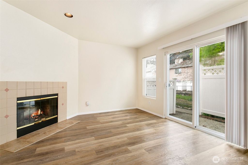 Photo of 1825 S 330th Street #E7, Federal Way, WA 98003 (MLS # 2508238)