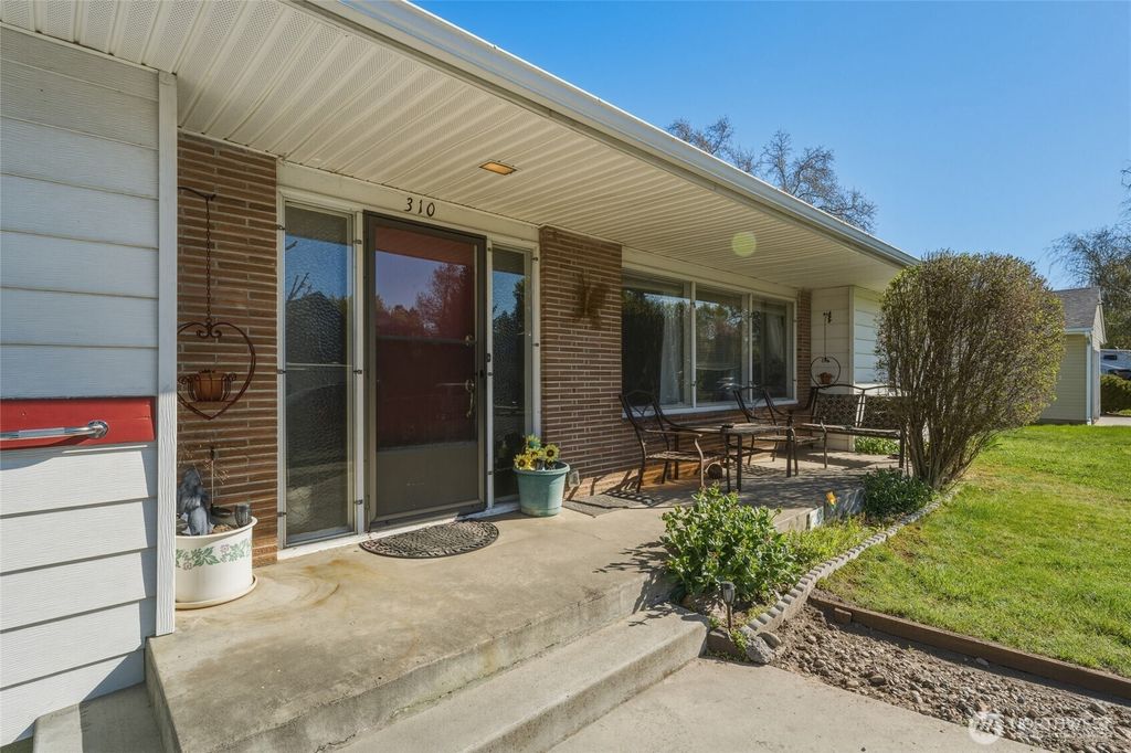 Photo of 310 W 5th Street St, Waitsburg, WA 99361 (MLS # 2505332)