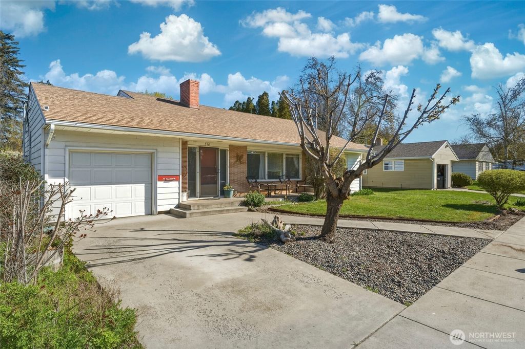 Photo of 310 W 5th Street St, Waitsburg, WA 99361 (MLS # 2505332)