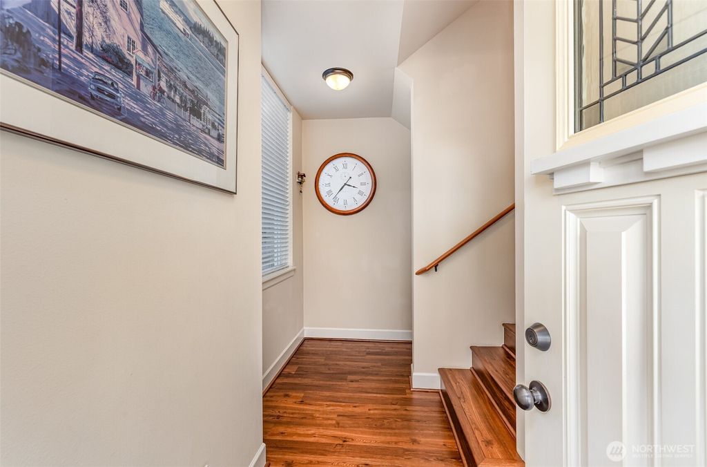 Photo of 325 Chelan Place NE #D1, Renton, WA 98059 (MLS # 2456336)