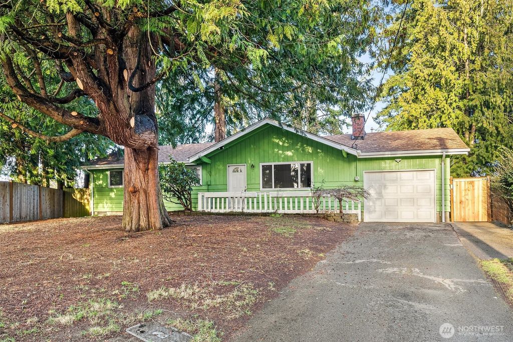 Photo of 826 S 319th Place, Federal Way, WA 98003 (MLS # 2336657)