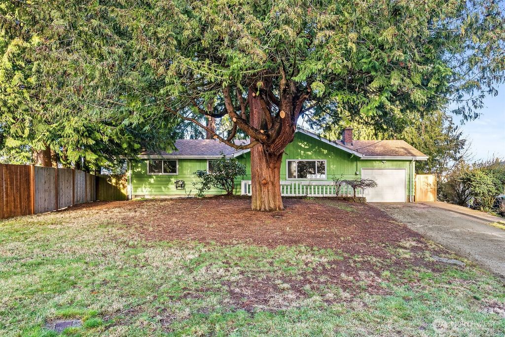 Photo of 826 S 319th Place, Federal Way, WA 98003 (MLS # 2336657)