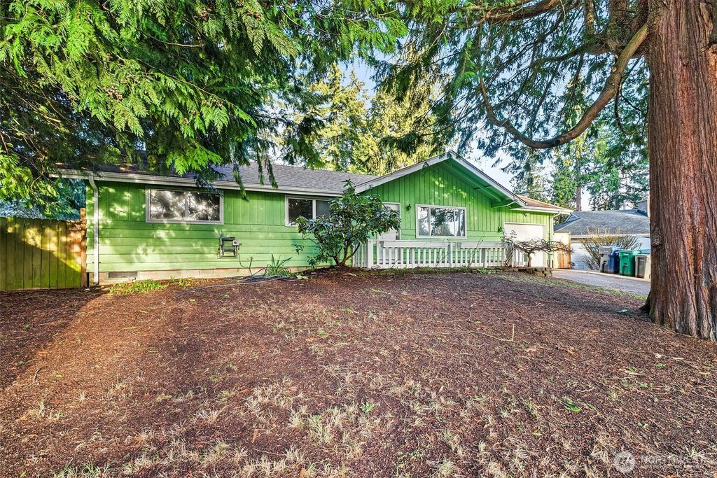 Photo of 826 S 319th Place, Federal Way, WA 98003 (MLS # 2336657)
