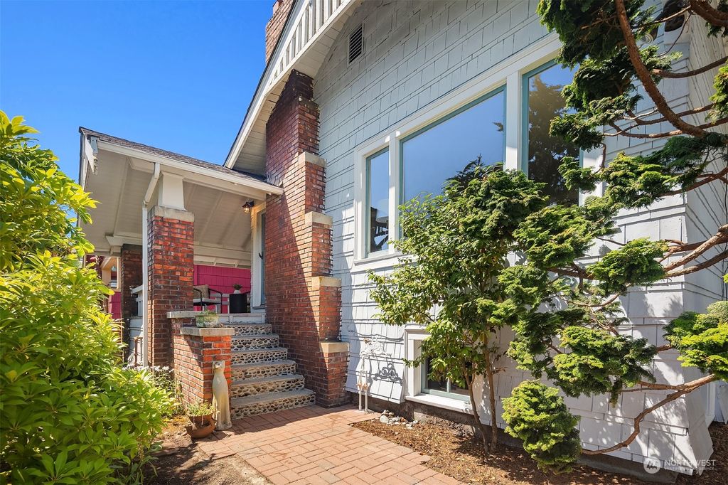 Photo of 6719 Dayton Avenue N, Seattle, WA 98103 (MLS # 2264191)