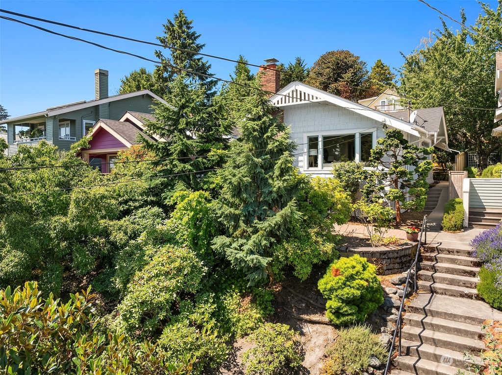Photo of 6719 Dayton Avenue N, Seattle, WA 98103 (MLS # 2264191)