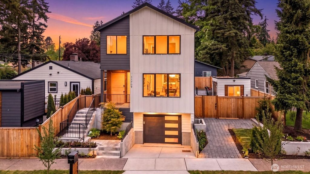 Photo of 11709 Roosevelt Way NE, Seattle, WA 98125 (MLS # 2530770)