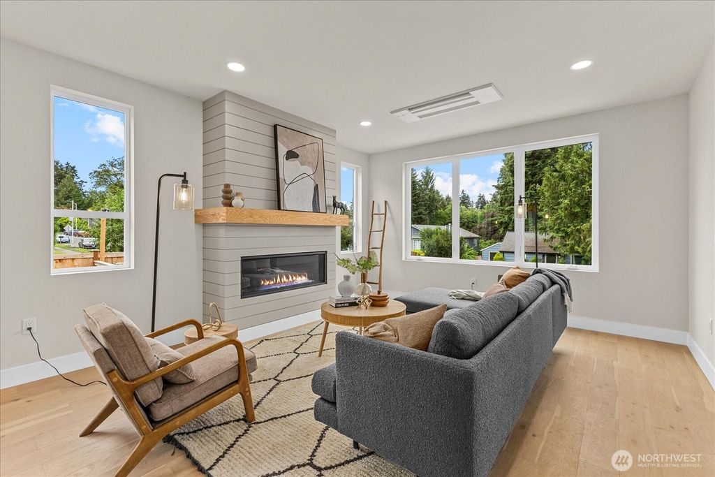 Photo of 11709 Roosevelt Way NE, Seattle, WA 98125 (MLS # 2530770)