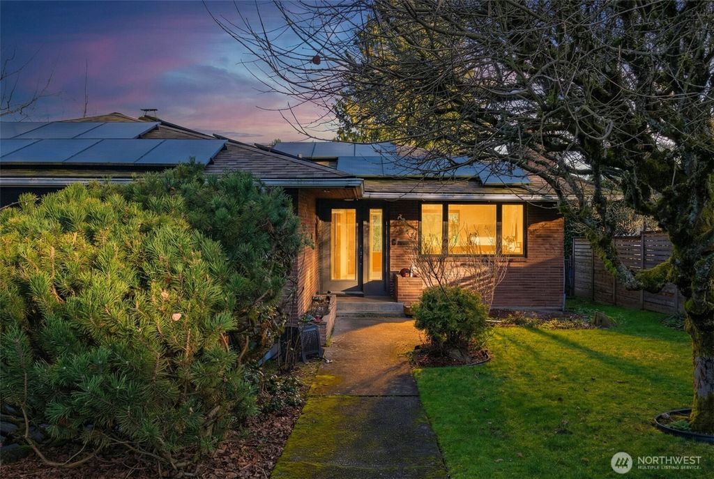 Photo of 4026 48th Avenue S, Seattle, WA 98118 (MLS # 2478641)