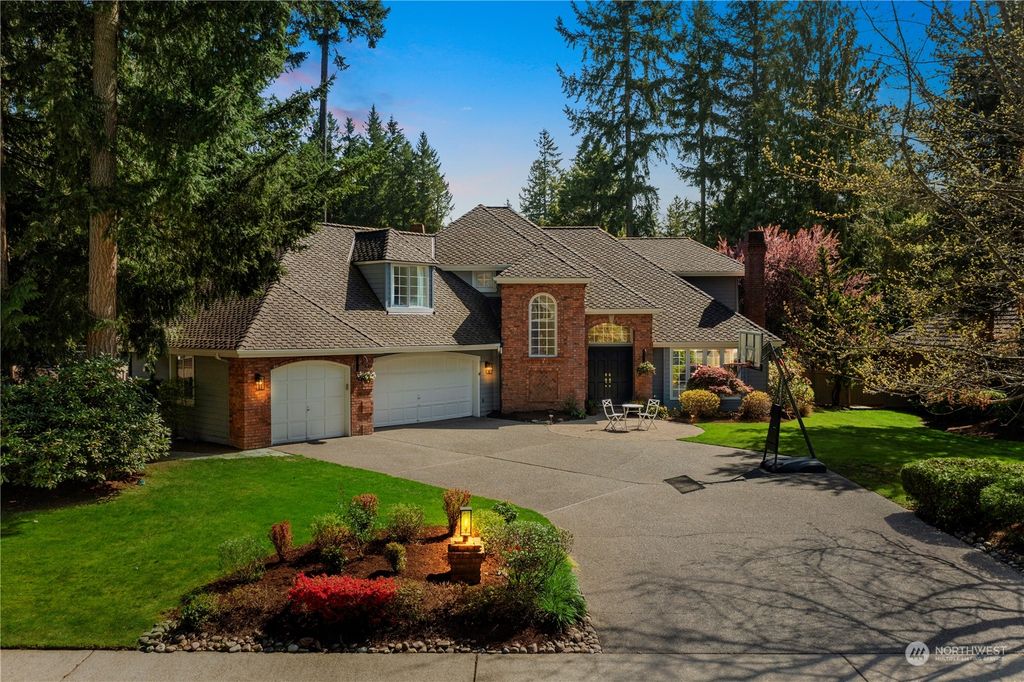 Photo of 25717 SE 31st Place, Sammamish, WA 98075 (MLS # 2064059)