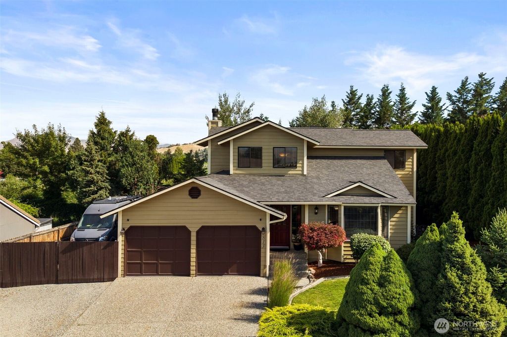 Photo of 813 NE 12th Street, East Wenatchee, WA 98802 (MLS # 2539585)