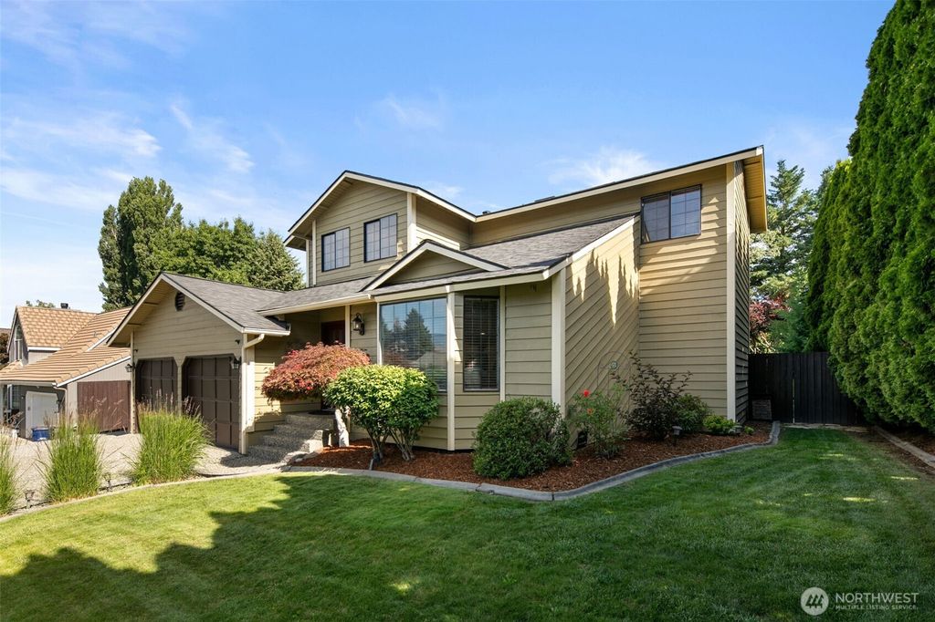 Photo of 813 NE 12th Street, East Wenatchee, WA 98802 (MLS # 2539585)