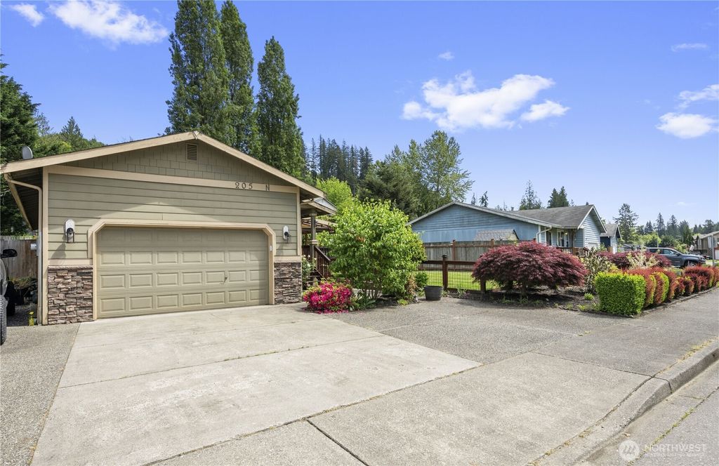 Photo of 205 N Bogart Avenue, Granite Falls, WA 98252 (MLS # 2527745)