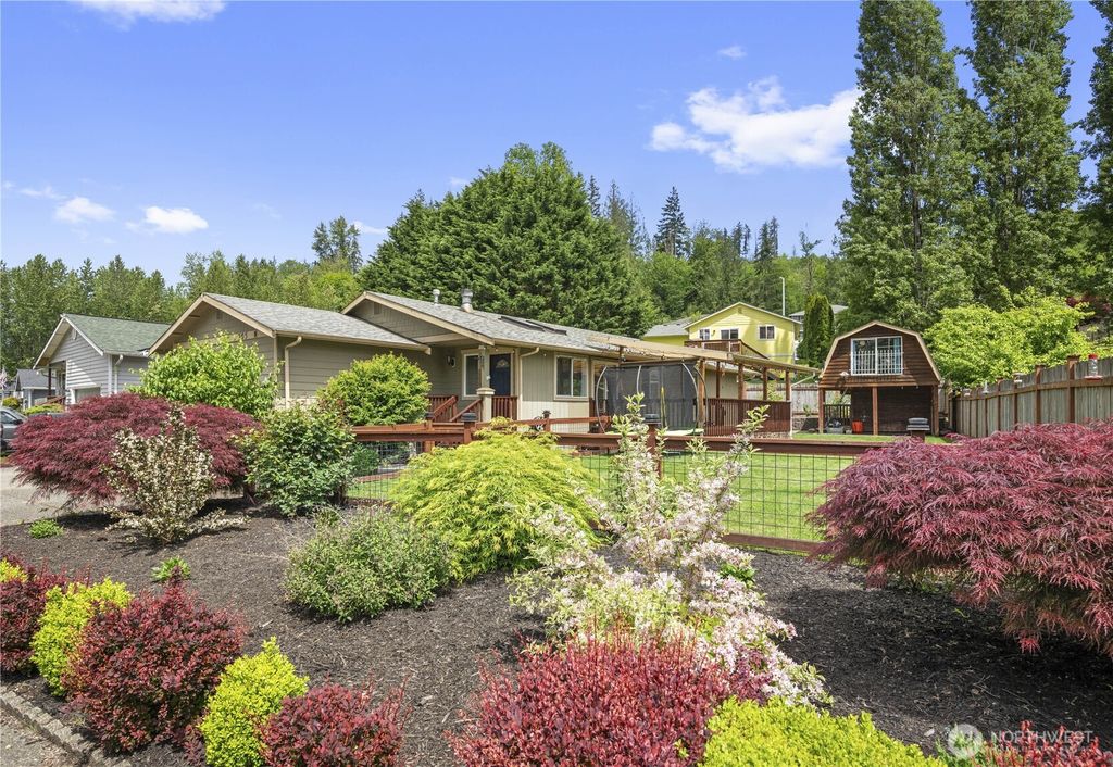 Photo of 205 N Bogart Avenue, Granite Falls, WA 98252 (MLS # 2527745)