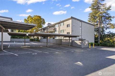 Photo of 2500 81st Avenue SE #112, Mercer Island, WA 98040 (MLS # 2593702)
