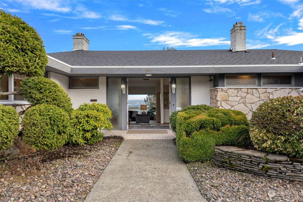 Photo of 4144 94th Avenue SE, Mercer Island, WA 98040 (MLS # 2328913)