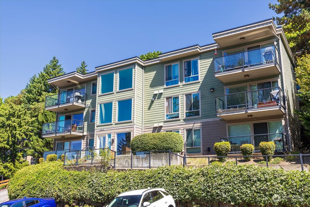 Photo of 3200 81st Place SE #A102, Mercer Island, WA 98040 (MLS # 2145583)