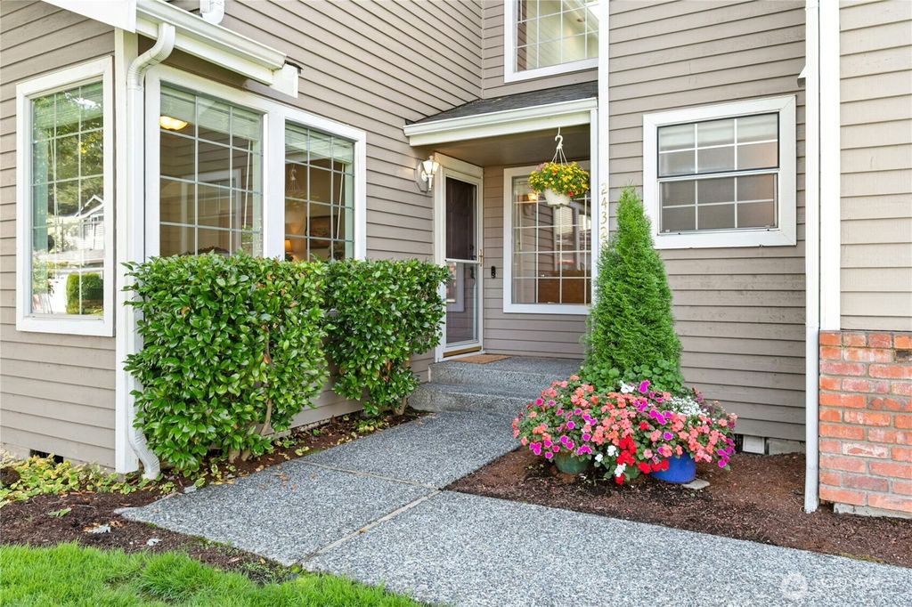 Photo of 24325 SE 41st Lane #61, Sammamish, WA 98029 (MLS # 2424533)