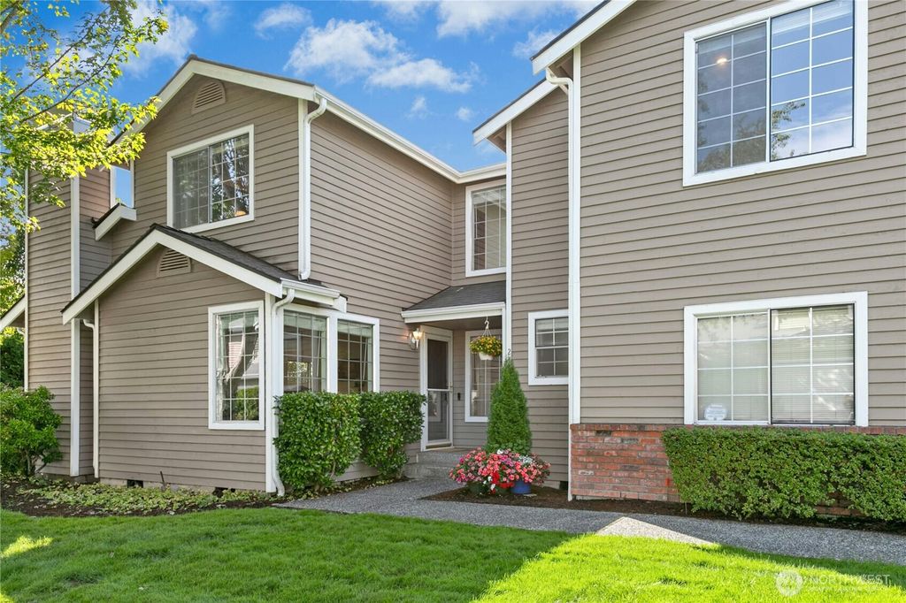 Photo of 24325 SE 41st Lane #61, Sammamish, WA 98029 (MLS # 2424533)