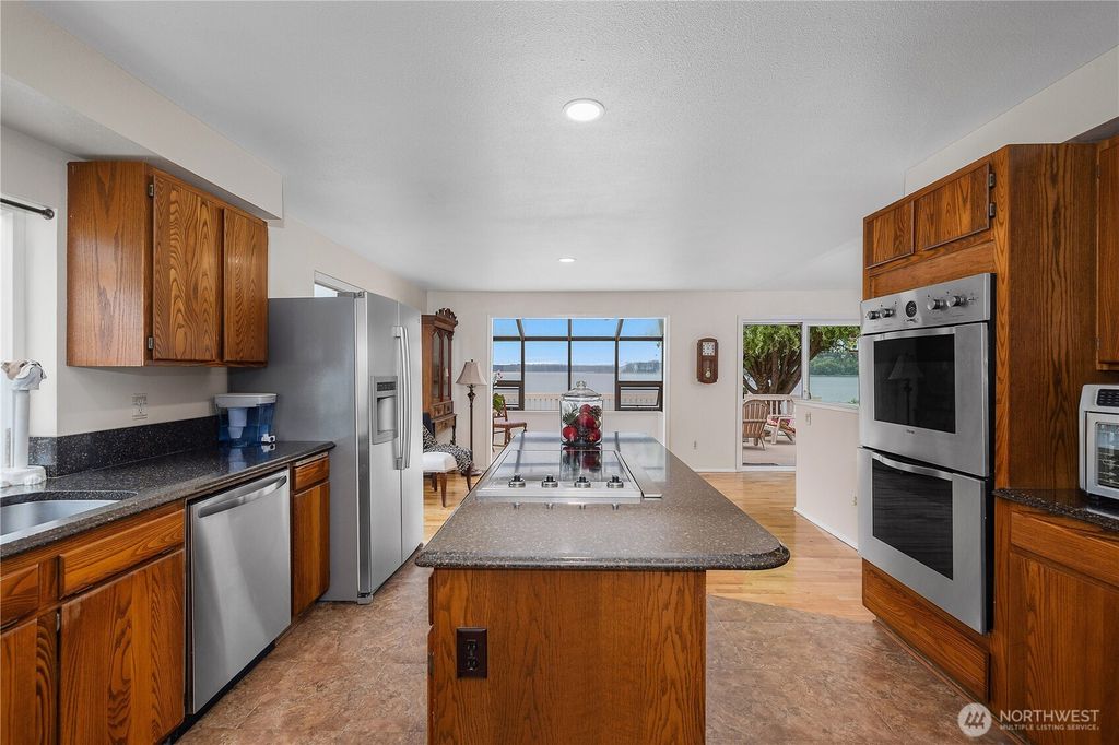 listing image 9360636545796112897