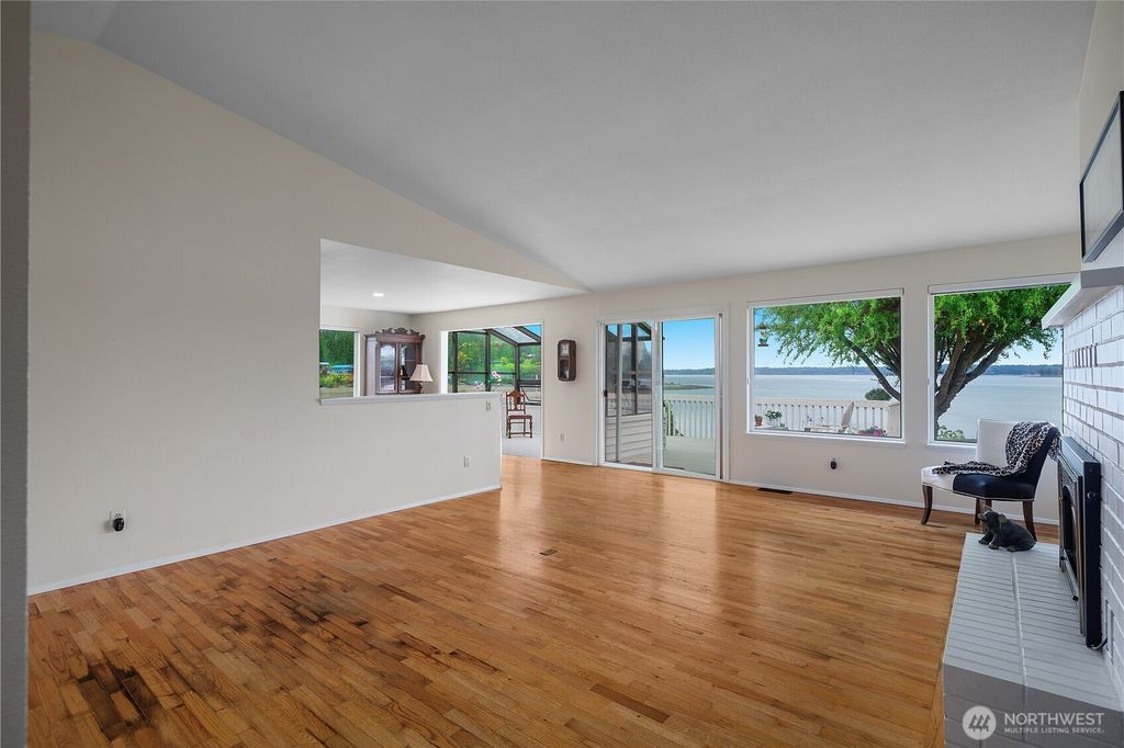 listing image 9366475260575935915