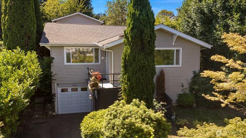 Photo of 1405 S 100th Street, Seattle, WA 98168 (MLS # 2574696)