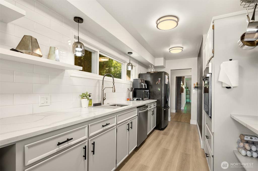 Photo of 1405 S 100th Street, Seattle, WA 98168 (MLS # 2574696)