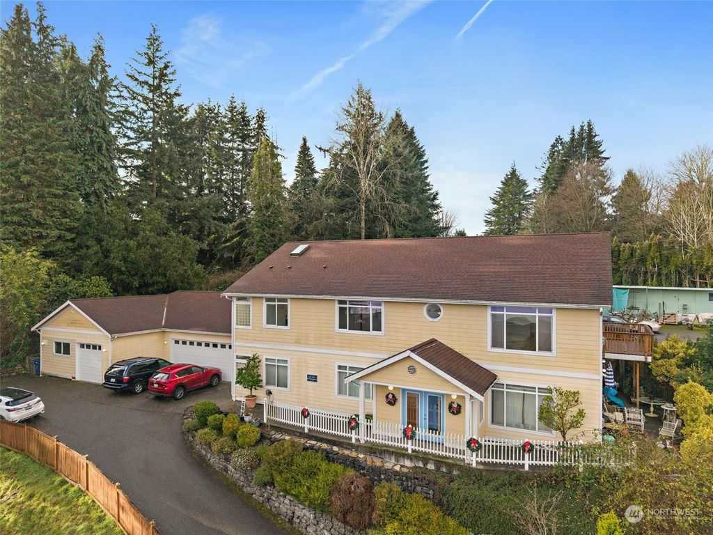 Photo of 1133 161st Street SW #B, Lynnwood, WA 98087 (MLS # 2320487)
