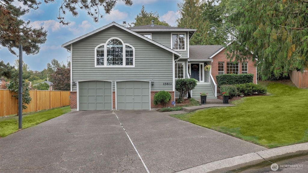 Photo of 15812 140th Court SE, Renton, WA 98058 (MLS # 2440125)