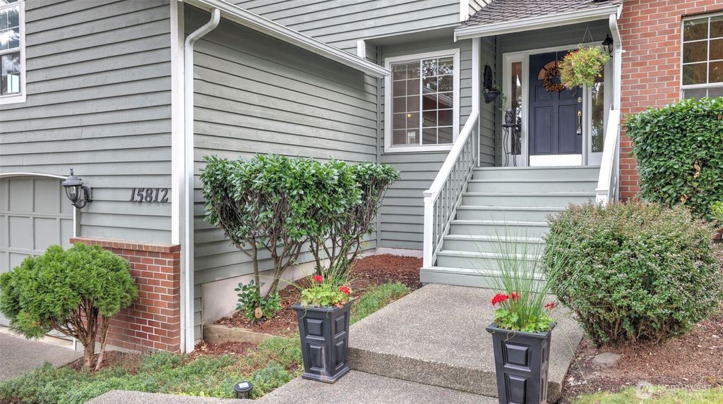 Photo of 15812 140th Court SE, Renton, WA 98058 (MLS # 2440125)