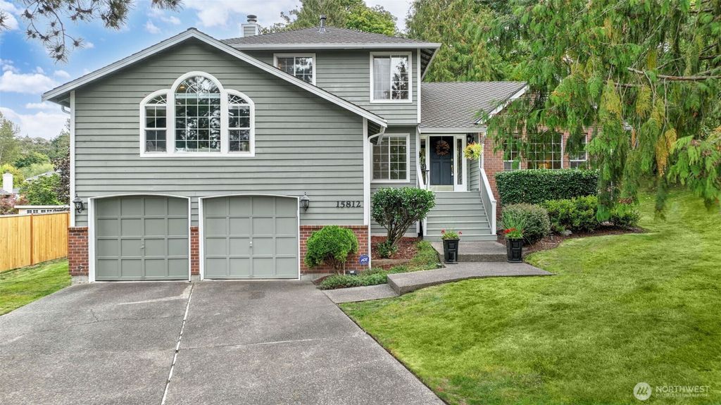 Photo of 15812 140th Court SE, Renton, WA 98058 (MLS # 2440125)