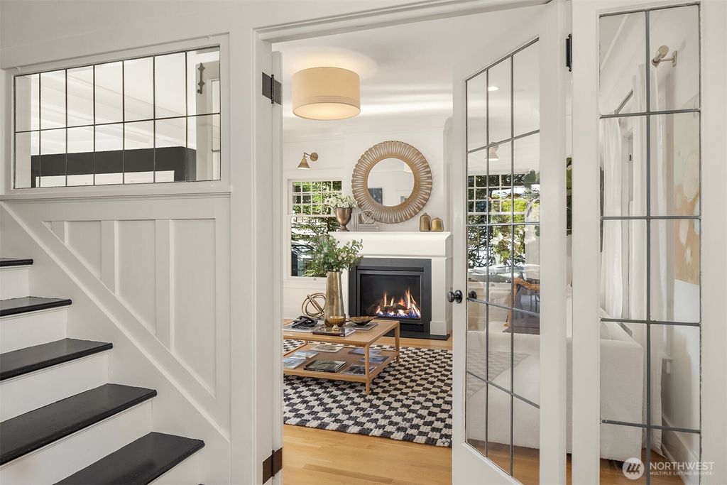 Photo of 1939 14th Avenue E, Seattle, WA 98112 (MLS # 2499654)