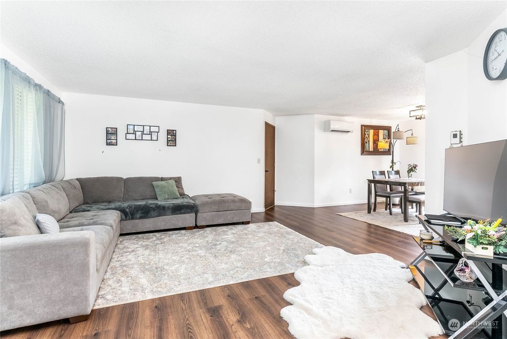 listing image 9362841558966135740