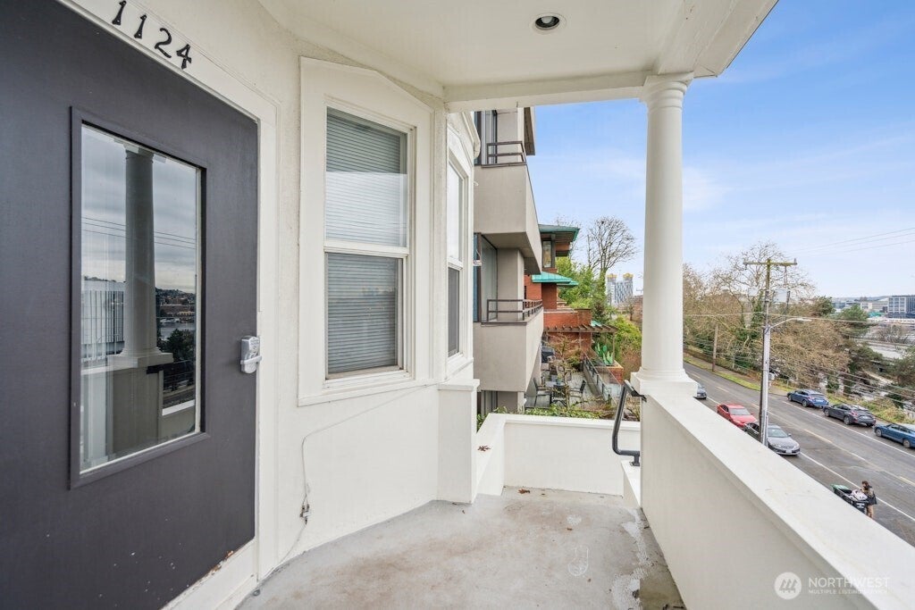 1124 Lakeview Boulevard E 1-4