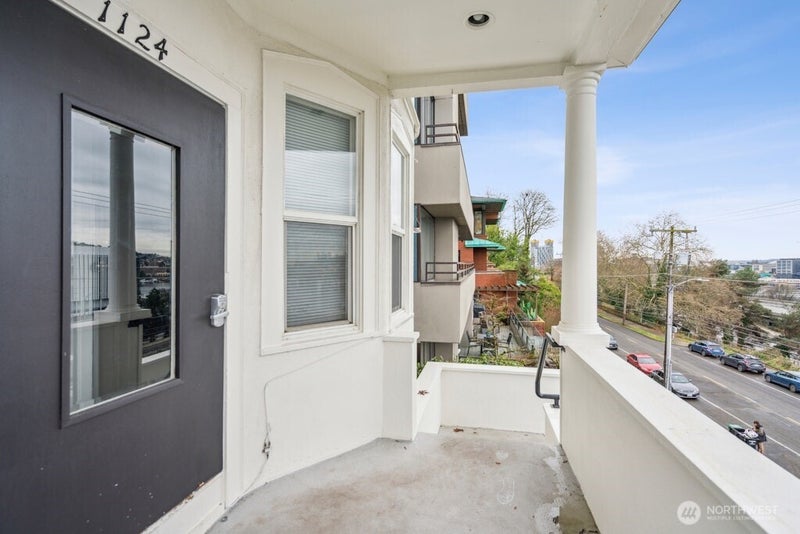 1124 Lakeview Boulevard E 1-4