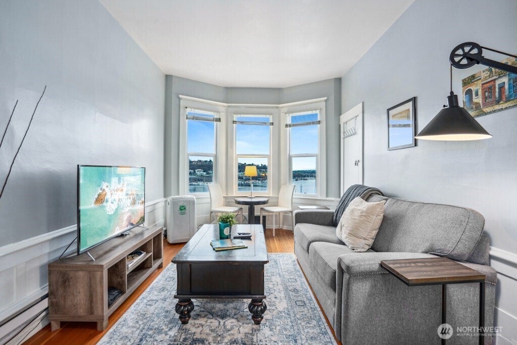 1124 Lakeview Boulevard E 1-4