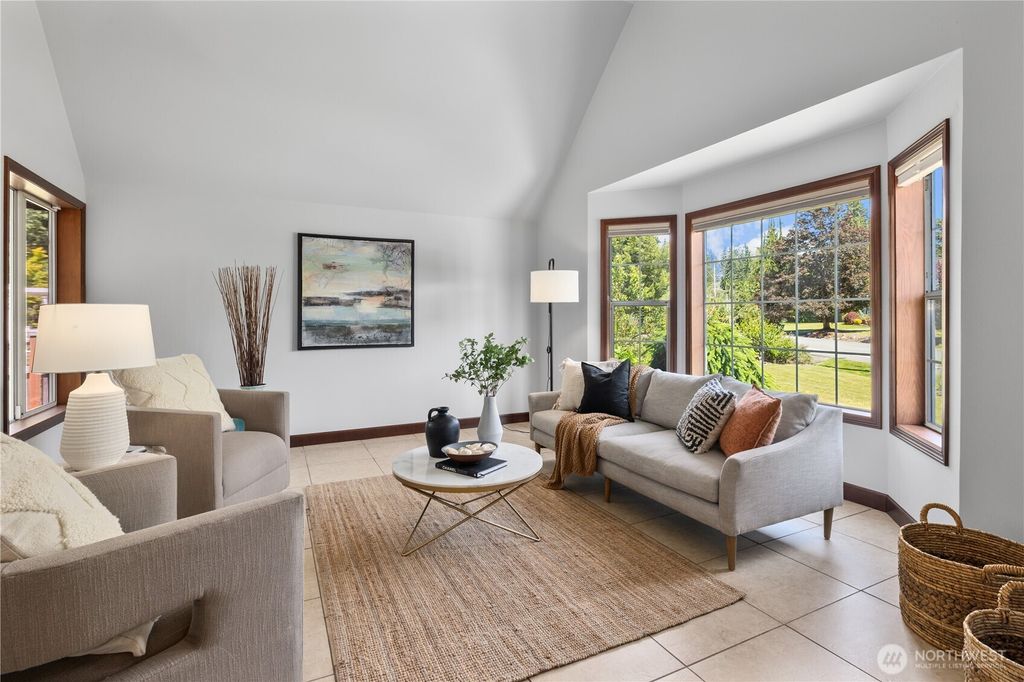 listing image 9360320930973006379