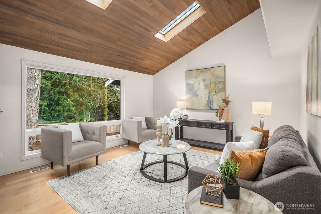 Photo of 3023 255th Avenue SE, Sammamish, WA 98075 (MLS # 2504610)