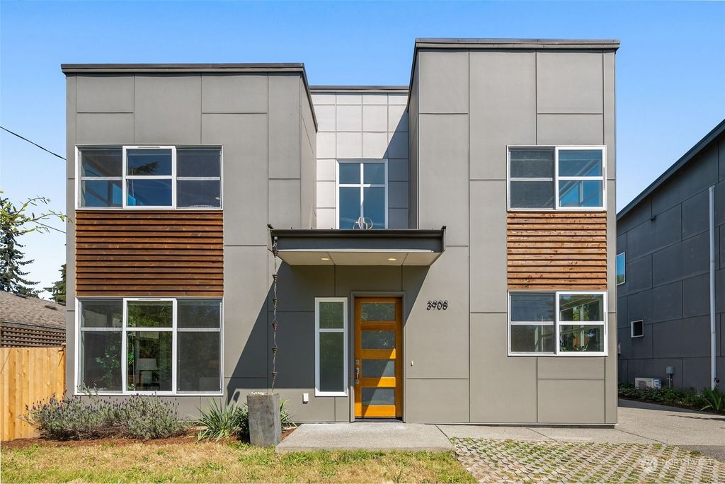 Photo of 3908 NE 125th Street, Seattle, WA 98125 (MLS # 2228668)