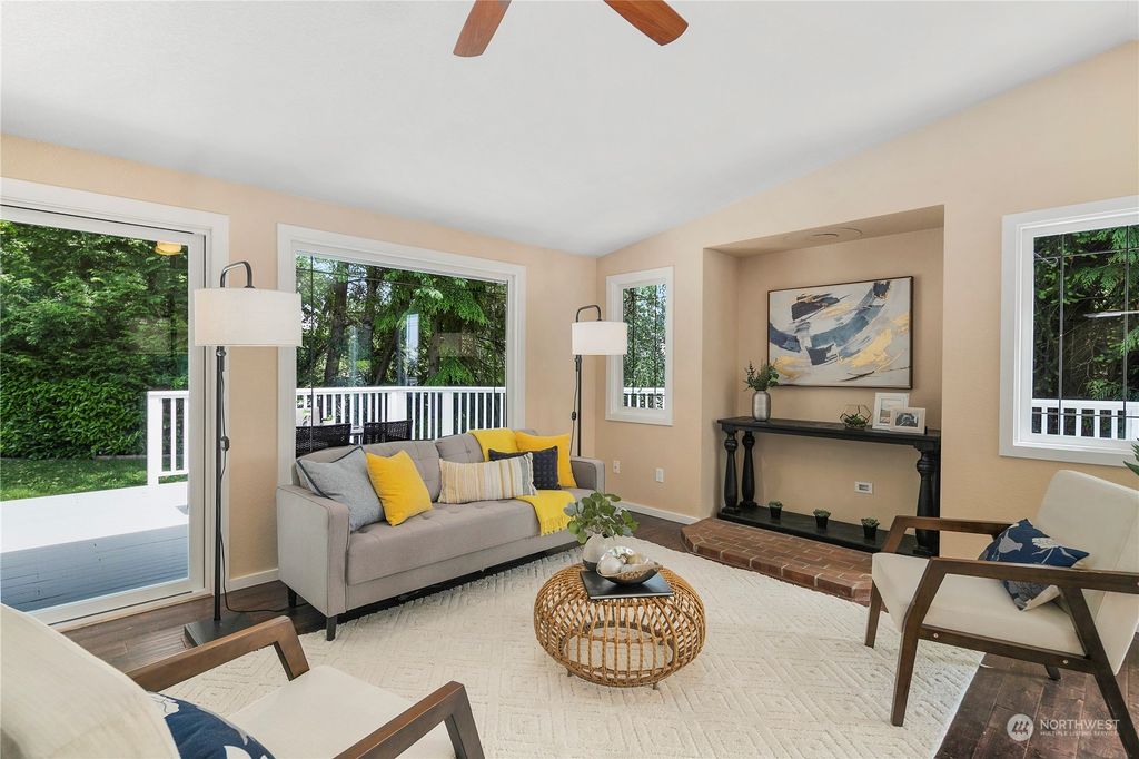 Photo of 9622 NE 140th Court, Kirkland, WA 98034 (MLS # 2034476)