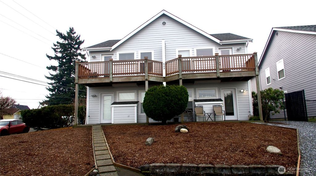 Photo of 522 E 32nd Street, Tacoma, WA 98404 (MLS # 2484059)