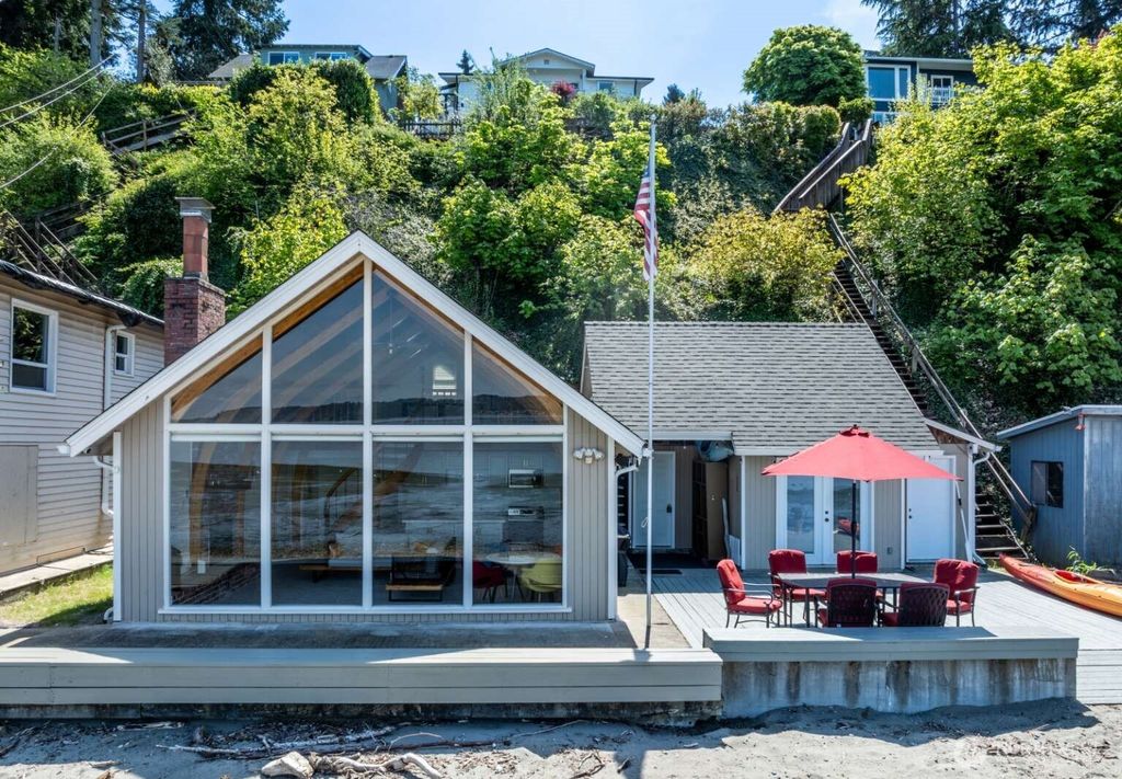 Photo of 1719 Beach Drive NE, Tacoma, WA 98422 (MLS # 2380974)