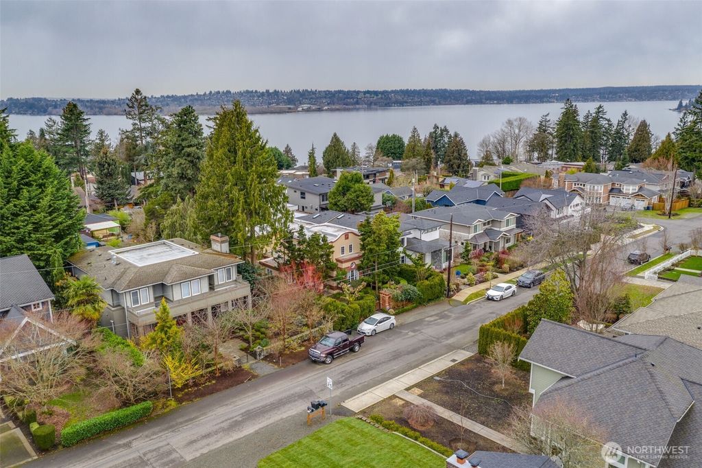 Photo of 614 16th Avenue W, Kirkland, WA 98033 (MLS # 2335530)