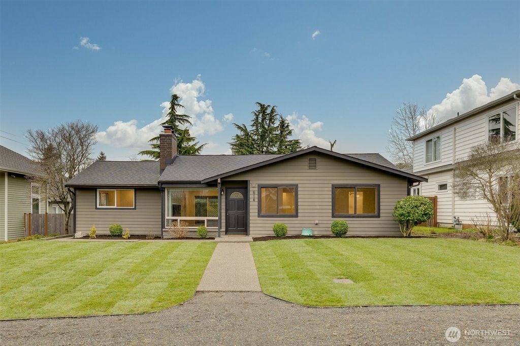 Photo of 614 16th Avenue W, Kirkland, WA 98033 (MLS # 2335530)