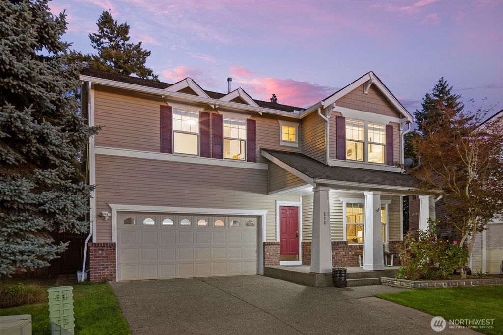 Photo of 326 Lynnwood Avenue SE, Renton, WA 98056 (MLS # 2438111)