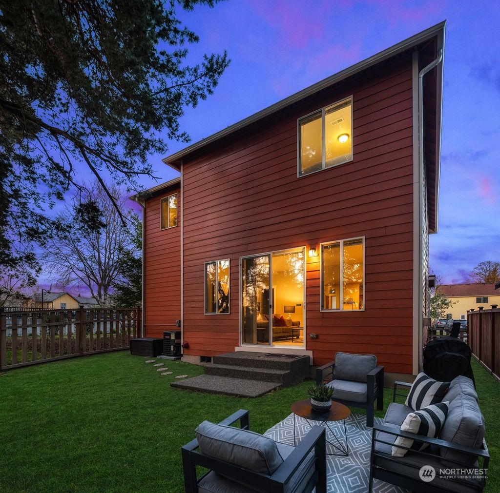 Photo of 11301 5th Avenue SW, Seattle, WA 98146 (MLS # 2217405)